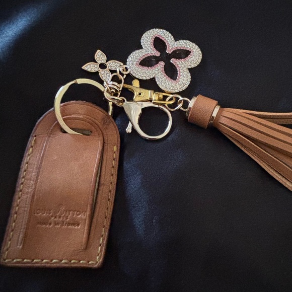 Louis Vuitton Brown Leather luggage tag with unbranded key/charm holder - Picture 5 of 5